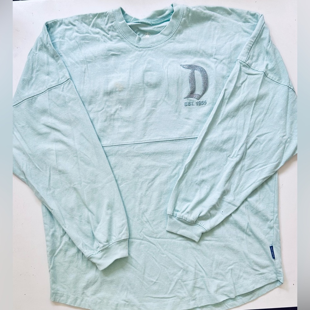 Disney spirit jersey size M (pit to pit 22.5 inches)